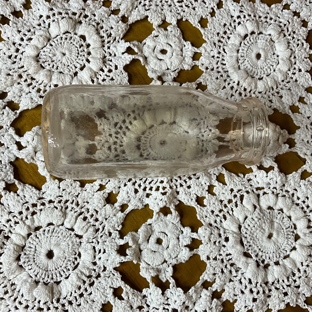 Vintage Queens‎ Delight Glass Milk Bottle Embossed FL 309